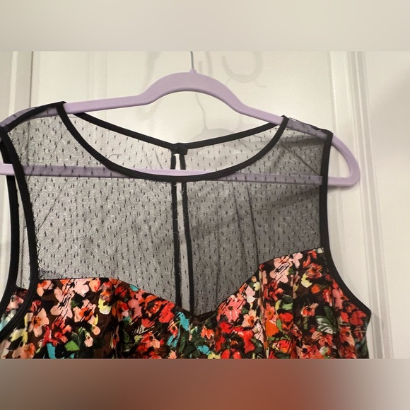 New beautiful head turner dress! - Picture 2 of 6